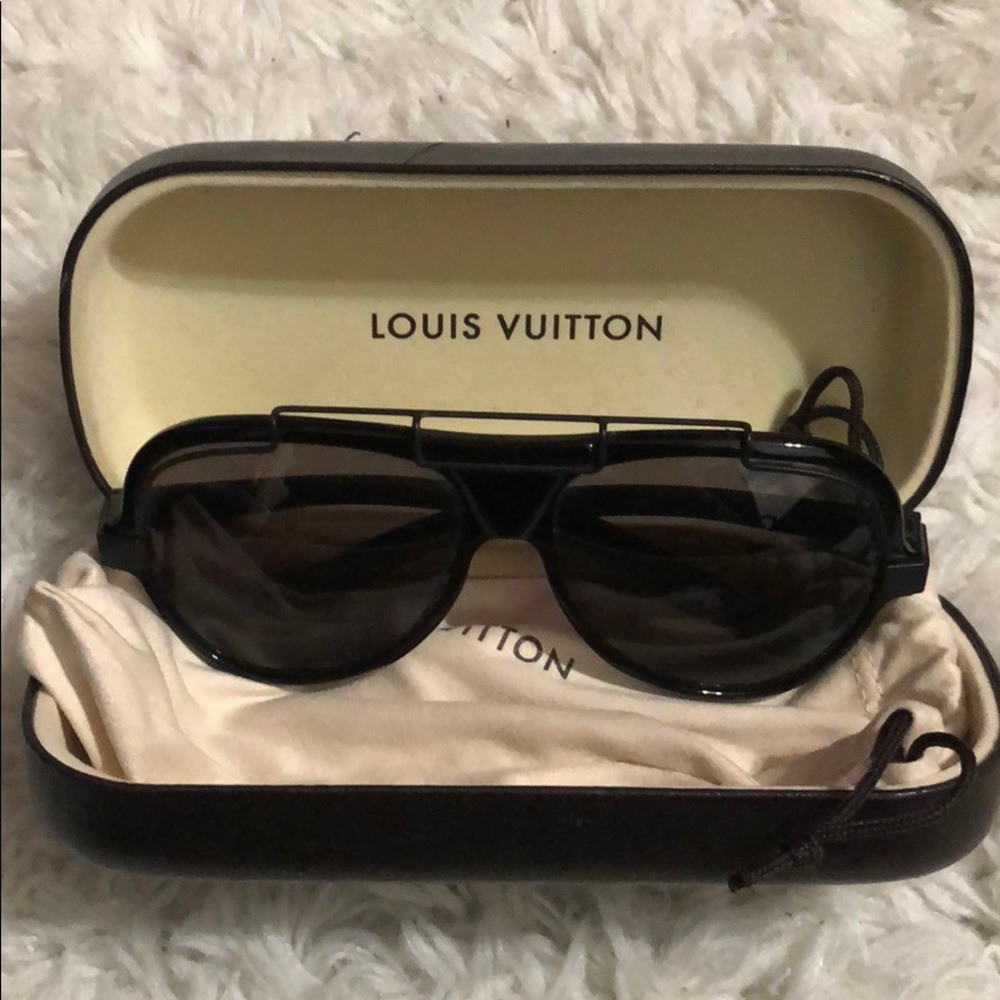Louis Vuitton black Aviator Sunglasses